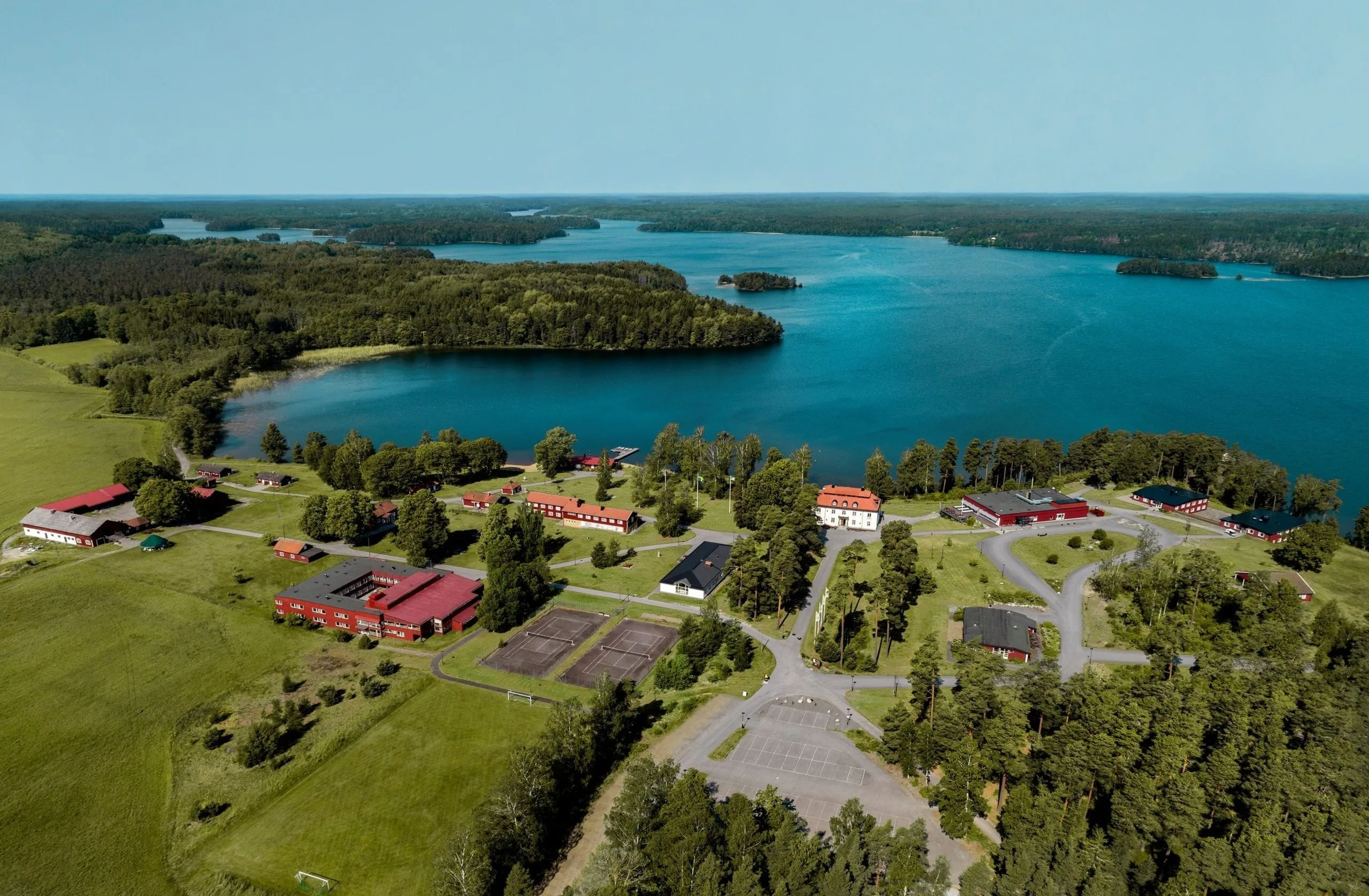 Bommersviks anläggning vid sjön